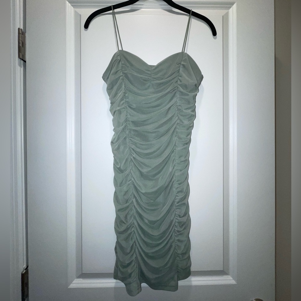 Forever 21| Green forever 21 ruched mini bodycon dress | size medium